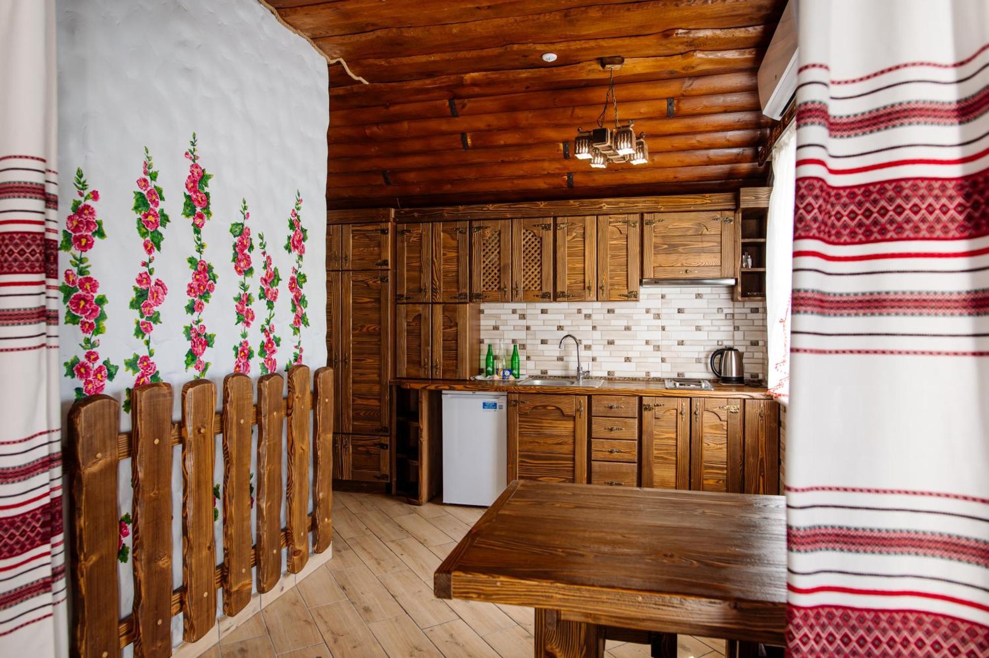 Poeziya Mandriv Hotel